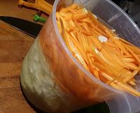 Fili di verza e carote orientaleggianti