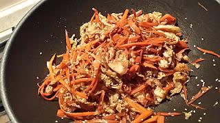 Fili di verza e carote orientaleggianti