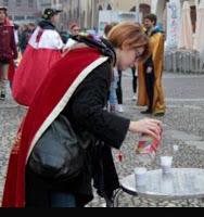 PAVIA. Arrivano i goliardi: liberi tutti! e quest'anno ecco l'idea del selfie a pagamento. Dalla moda non ci si salva proprio...