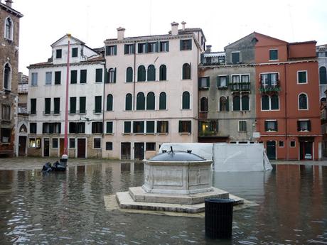 acqua alta a venezia
