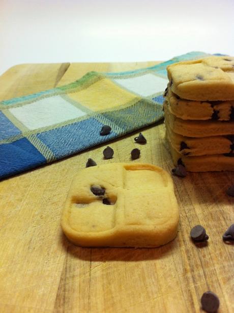 BISCOTTI AL BURRO CON GOCCE DI CIOCCOLATO FONDENTE