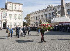 Roma/ 4 Novembre: le Forze armate in piazza tra mille bandiere tricolori