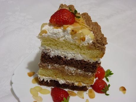 Torta ciocco, cocco, mandorle e fragole