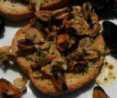 Bruschette ai frutti di mare
