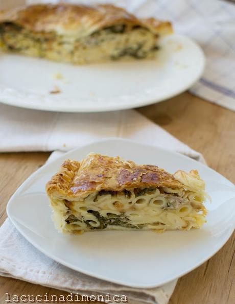 SFORMATO DI PASTA IN CROSTA CON SCAMORZA AFFUMICATA E SCAROLA