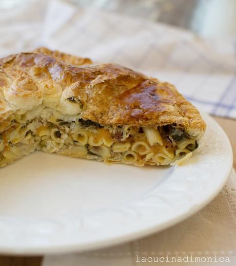 SFORMATO DI PASTA IN CROSTA CON SCAMORZA AFFUMICATA E SCAROLA