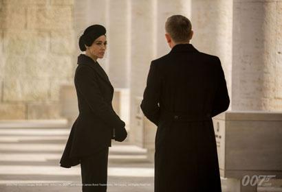 Monica Bellucci e Daniel Craig in una scena di SPECTRE