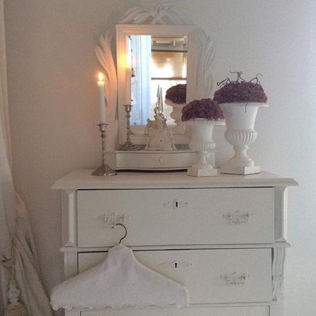 Stile shabby chic per una bella casa svedese