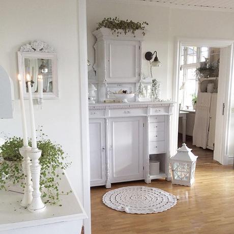Stile shabby chic per una bella casa svedese