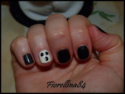 Nail art fantasmino per Halloween ◕ ‿-