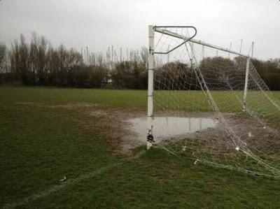 (VIDEO)Sunday league football fans pyroshow