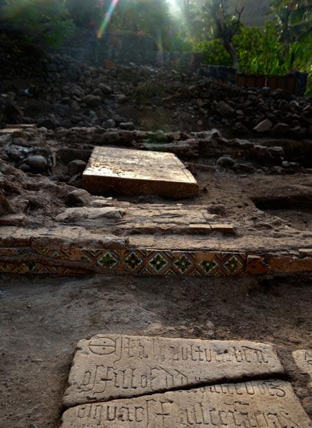 Isole del Capo Verde: lapidi e chiesa dell'età coloniale