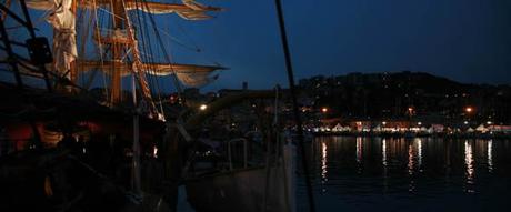 Visite serali sulla nave – scuola militare Palinuro al porto di Napoli