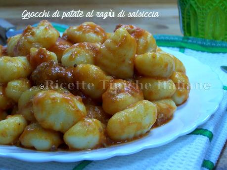 Gnocchi di patate al ragù di salsiccia