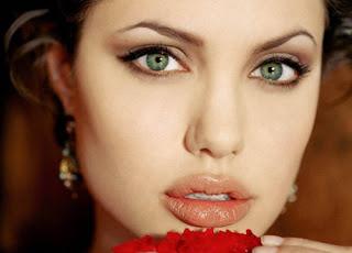 Angelina Jolie: Icona di bellezza ma non solo.