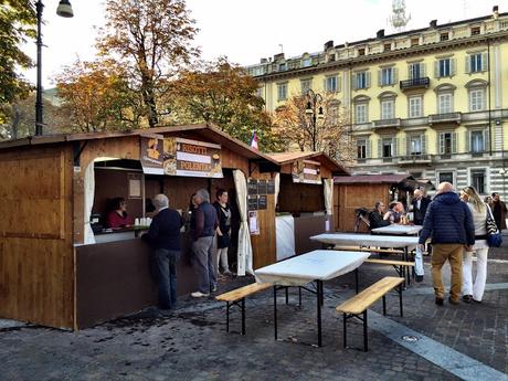 Ecco come si fa un mercatino di Natale a Torino. E intanto su Piazza Navona continua l'inquietante silenzio