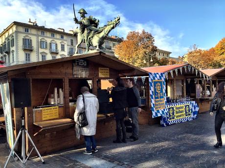 Ecco come si fa un mercatino di Natale a Torino. E intanto su Piazza Navona continua l'inquietante silenzio