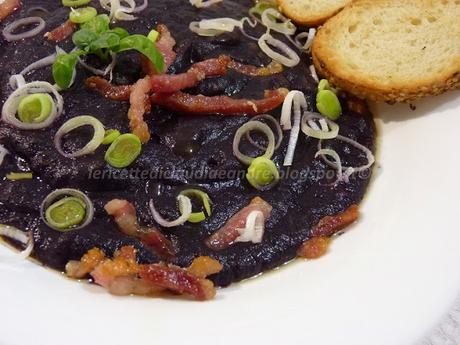 Vellutata con carote viola, zenzero e pancetta