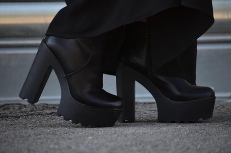 #OUTFIT: Long Black Dress.