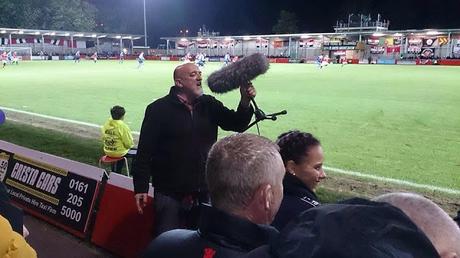 (VIDEO)Protesta dei tifosi del FC United of Manchester contro la TV per lo spostamento del match al Lunedì