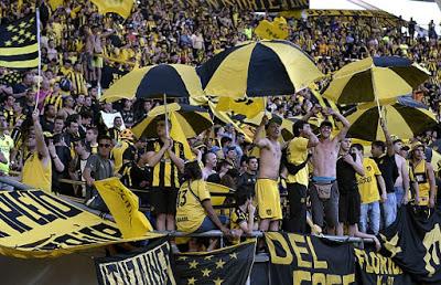 (VIDEO)Peñarol fans away vs Nacional 08.11.2015