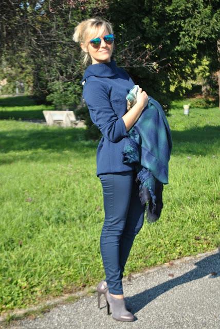 outfit blu come abbinare il blu abbinamenti blu blue total look blu total look mariafelicia magno fashion blogger color block by felym fashion blog italiani fashion blogger italiane blog di moda fashion blogger bergamo fashion blogger milano ragazze bionde outfit autunnali outfit novembre 2015 how to wear blue blue outfit street style fall outfit for girls november outfits fashion bloggers italy street style november lookbook pantaloni skinny blu maglione blu blue skinny pants blue sweater 