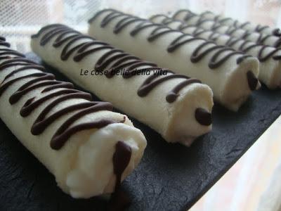 Cannoli di pane con panna