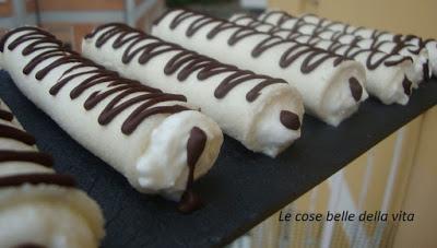 Cannoli di pane con panna