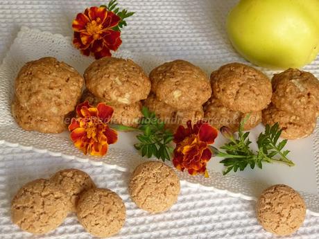 Biscottini con farina integrale e di farro, al miele, olio, amaretti e mela