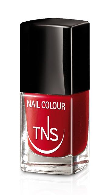 TNS presenta Rosso Dania, smalto in limited edition scelto dall'autrice di Natale da Chanel