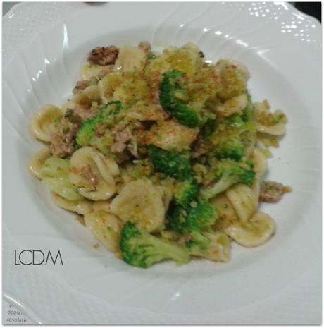 Il primo : ORECCHIETTE CON SALSICCIA E BROCCOLI