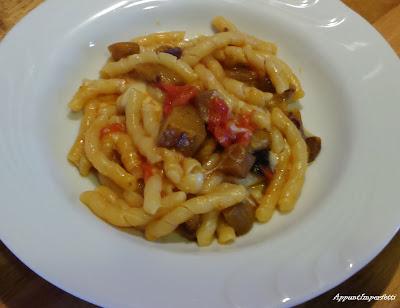 Fusilli Avellinesi con melanzane pomodorini e scamorza