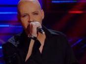 Tale Quale Show5 torneo: Valerio Scanu commuove l’imitazione Alex Baroni.