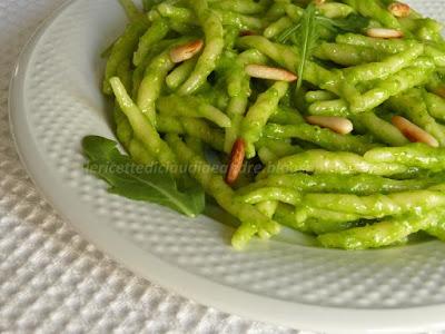 Pesto con rucola e ...trofie fresche