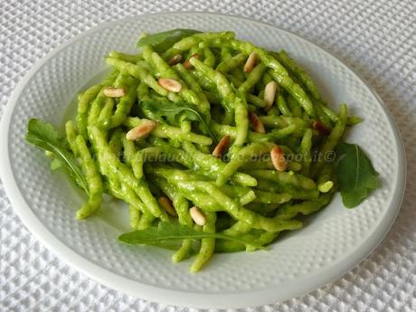 Pesto con rucola e ...trofie fresche