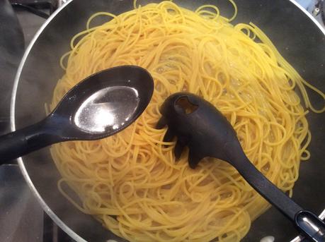 SPAGHETTI COZZE ZAFFERANO E ZUCCHINE