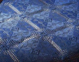 Lavori a uncinetto: Coperta con quadrati azzurri