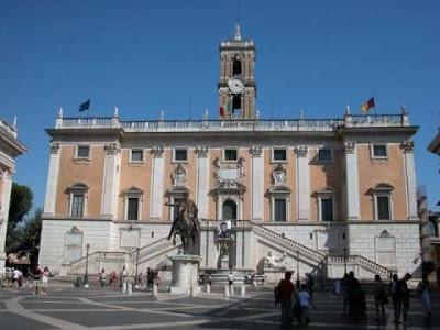 Roma: Meloni in dubbio, Renzi medita, Marchini riflette e Grillo sogna