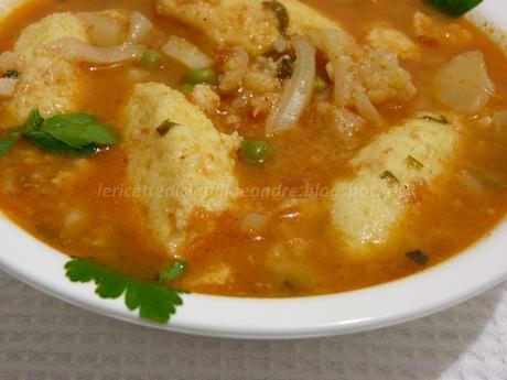 Zuppa di cavolfiore con gnocchi di semolino e pisellini