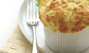 Soufflé piccante con porri e formaggio di capra