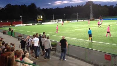 (VIDEO)Långholmen FC supporters, mimic the assistant referee