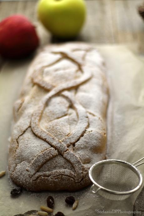 Strudel di mele caramellate con farina di farro