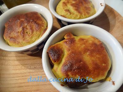 Tortini pere-cioccolato con custard meringato