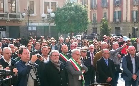 “Je suis Paris”: Crotone si ferma e ricorda le vittime del terrorismo