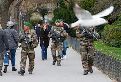 Cosa sappiamo delle indagini sugli attentati a Parigi