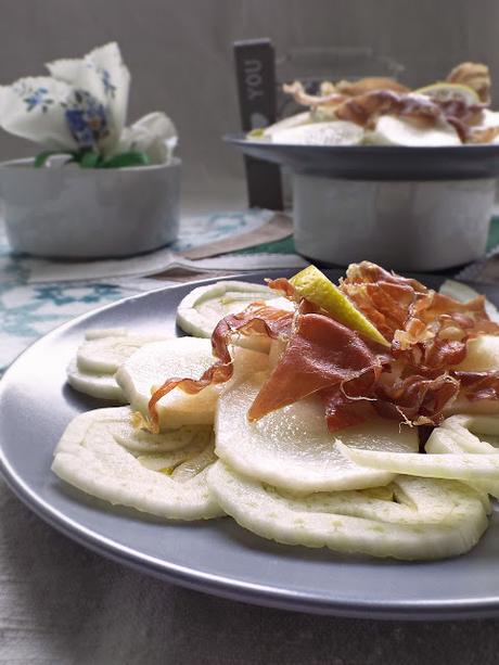 Carpaccio di topinambur e cuore di finocchio con prosciutto croccante