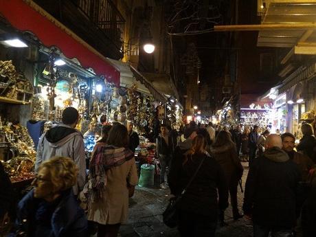 Cassette tirolesi a San Gregorio Armeno: ecco che pensano gli artigiani e la gente