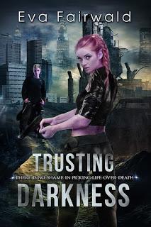 Eva Fairwald e il suo “TRUSTING DARKNESS”