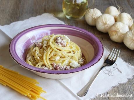 Bucatini con ricotta e salsiccia