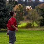 Usa, vietati i colpi di testa per i calciatori sotto i 10 anni Bambino gioca a calcio. Photo credit: LabyrinthX-2 / Foter.com / CC BY-SA